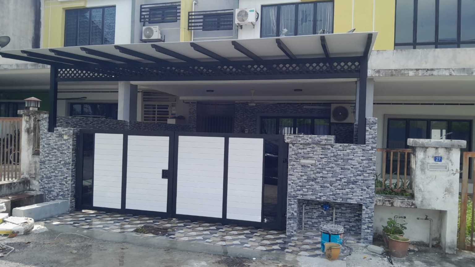 Modern metal gate